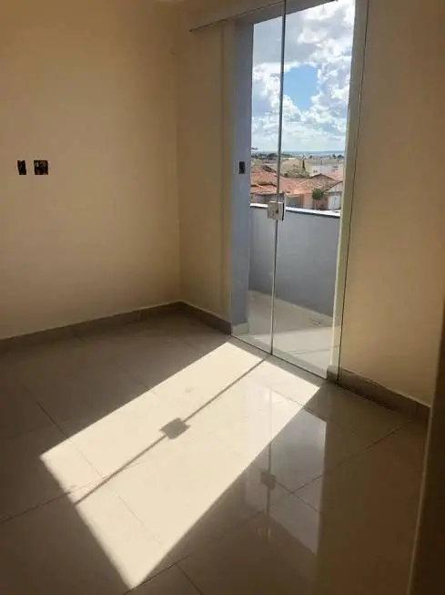 Foto 1 de Apartamento com 3 Quartos à venda, 44m² em Santa Rosa, Uberlândia