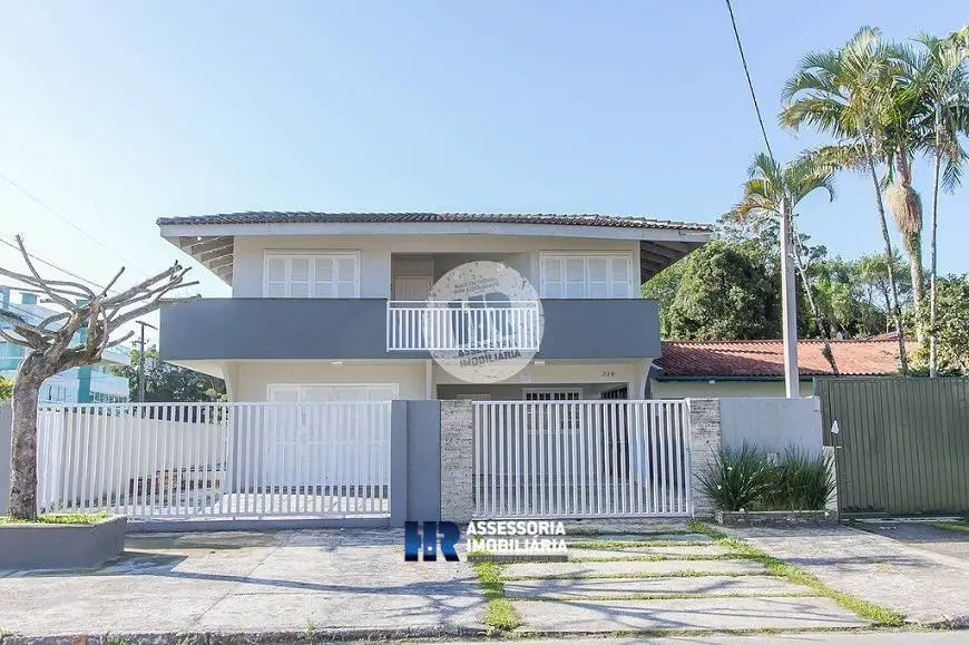 Foto 1 de Casa com 4 Quartos à venda, 260m² em Centro, Matinhos