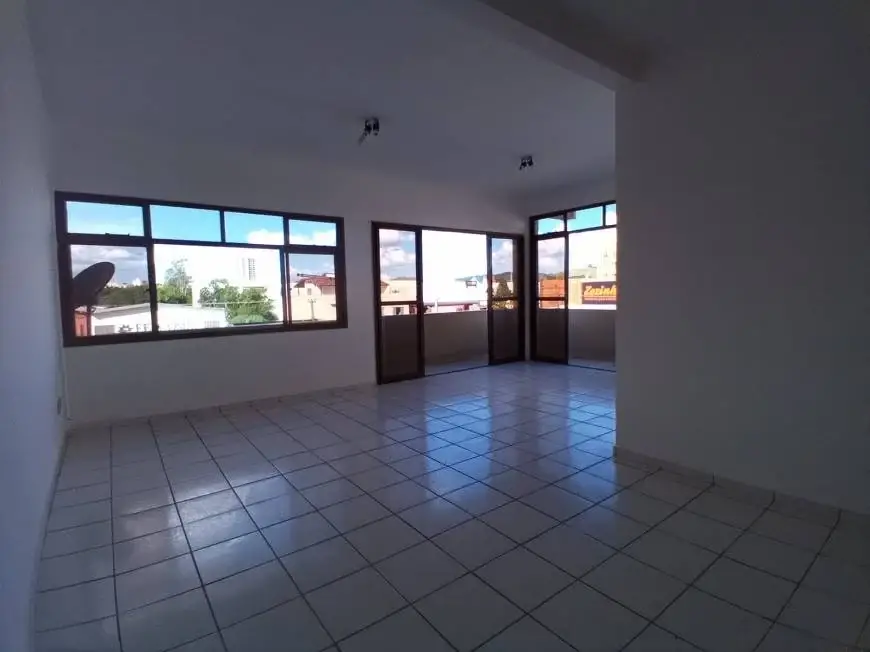 Foto 1 de Apartamento com 3 Quartos à venda, 190m² em Campo do Galvao, Guaratinguetá