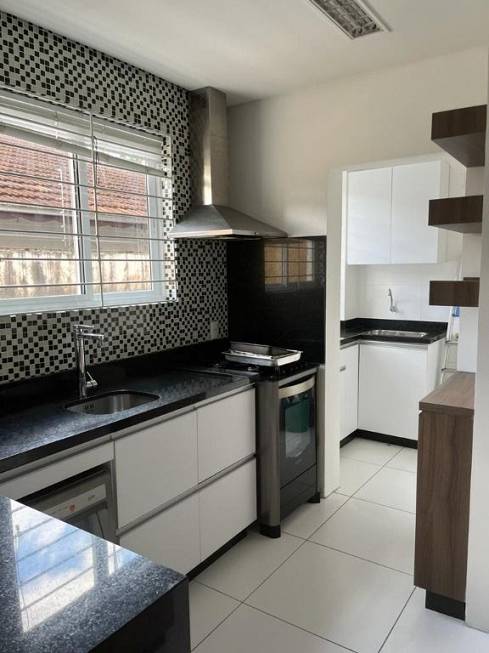 Foto 2 de Apartamento com 3 Quartos para alugar, 76m² em Costa E Silva, Joinville