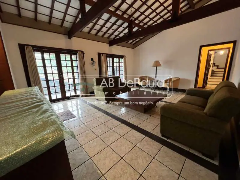 Foto 1 de Casa com 3 Quartos à venda, 451m² em Jardim Sulacap, Rio de Janeiro