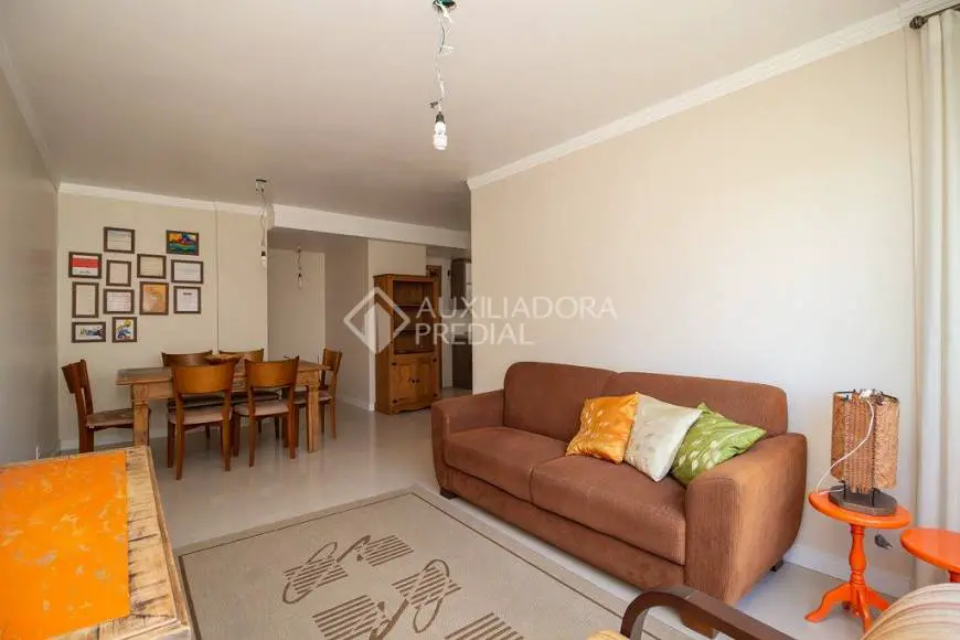 Foto 2 de Apartamento com 2 Quartos para alugar, 105m² em Cavalhada, Porto Alegre