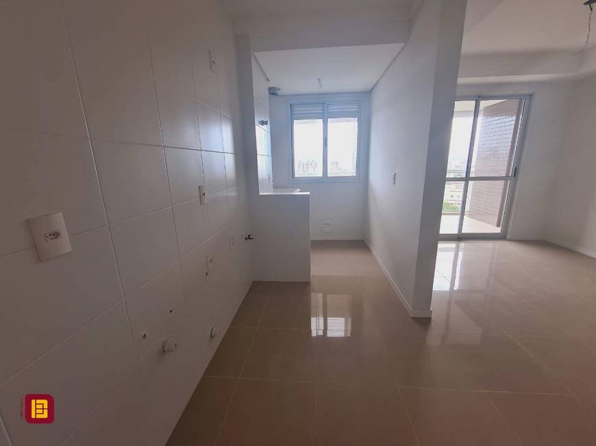 Foto 2 de Apartamento com 3 Quartos à venda, 83m² em Roçado, São José