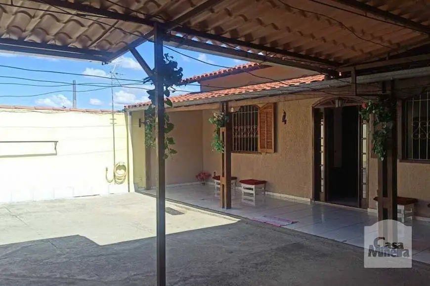 Foto 1 de Casa com 2 Quartos à venda, 99m² em São Bernardo, Belo Horizonte