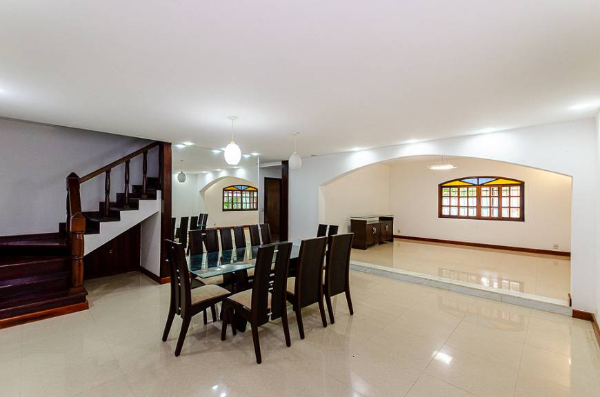 Foto 1 de Casa com 4 Quartos à venda, 244m² em Itaipu, Niterói