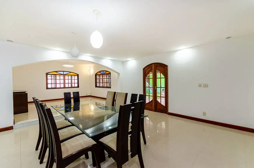 Foto 2 de Casa com 4 Quartos à venda, 244m² em Itaipu, Niterói