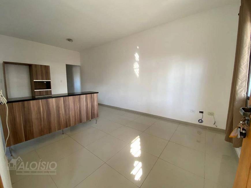 Foto 3 de Casa com 2 Quartos para alugar, 70m² em Residencial Estoril, Taubaté