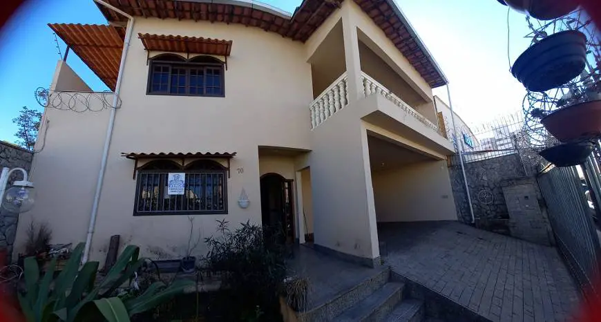 Foto 1 de Casa com 4 Quartos para alugar, 354m² em Heliópolis, Belo Horizonte