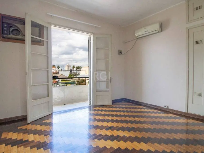 Foto 2 de Apartamento com 2 Quartos à venda, 57m² em Azenha, Porto Alegre