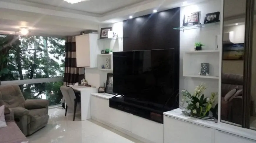 Foto 1 de Apartamento com 3 Quartos para alugar, 130m² em Agronômica, Florianópolis
