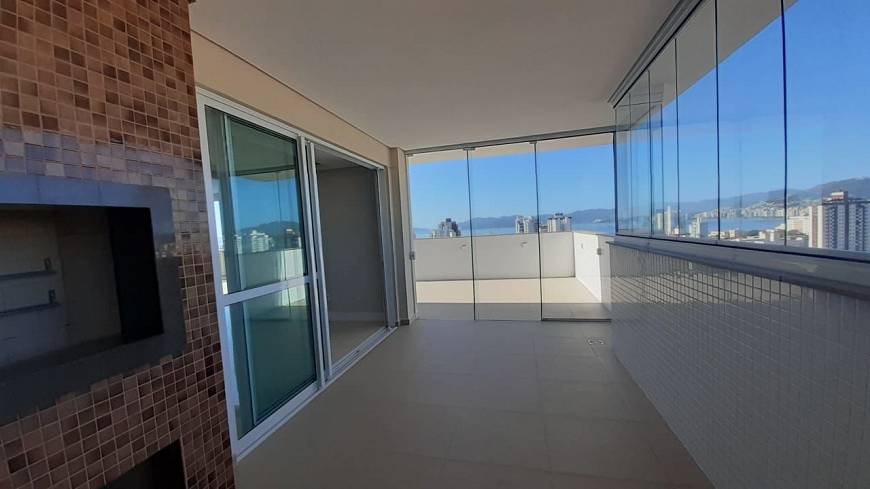 Foto 3 de Apartamento com 4 Quartos à venda, 233m² em Estreito, Florianópolis
