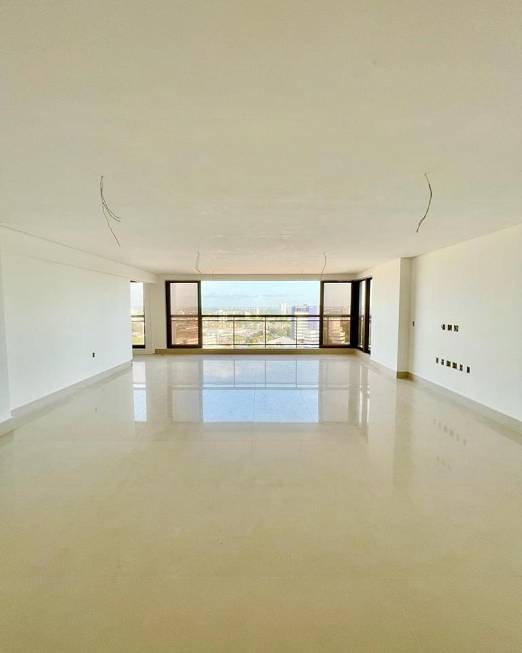 Foto 1 de Apartamento com 5 Quartos à venda, 225m² em Jóquei, Teresina