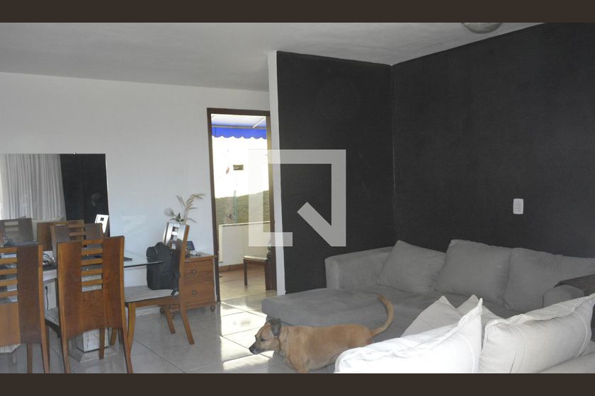 Foto 2 de Casa com 3 Quartos à venda, 1000m² em Pitangueiras, Rio de Janeiro