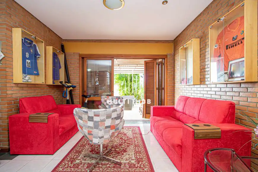 Foto 1 de Casa com 4 Quartos para alugar, 274m² em Medianeira, Porto Alegre