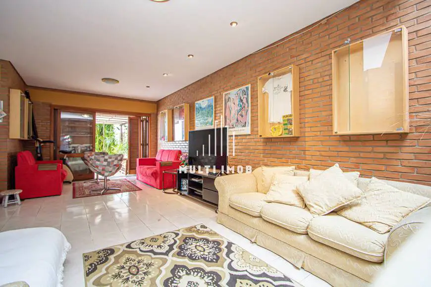 Foto 2 de Casa com 4 Quartos para alugar, 274m² em Medianeira, Porto Alegre
