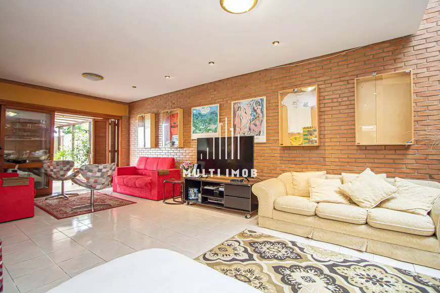 Foto 3 de Casa com 4 Quartos para alugar, 274m² em Medianeira, Porto Alegre