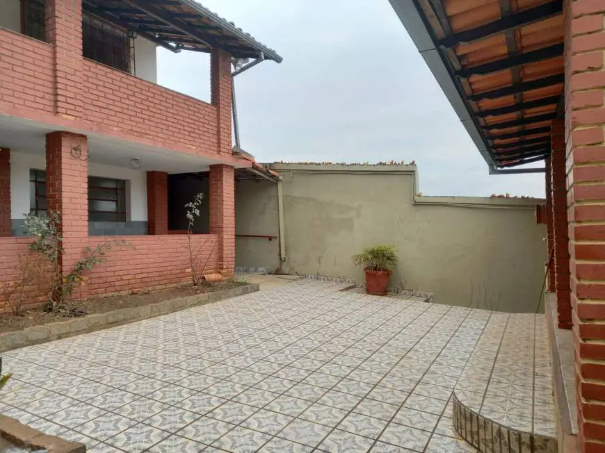 Foto 2 de Casa com 3 Quartos à venda, 274m² em Vila Operaria, Nova Lima