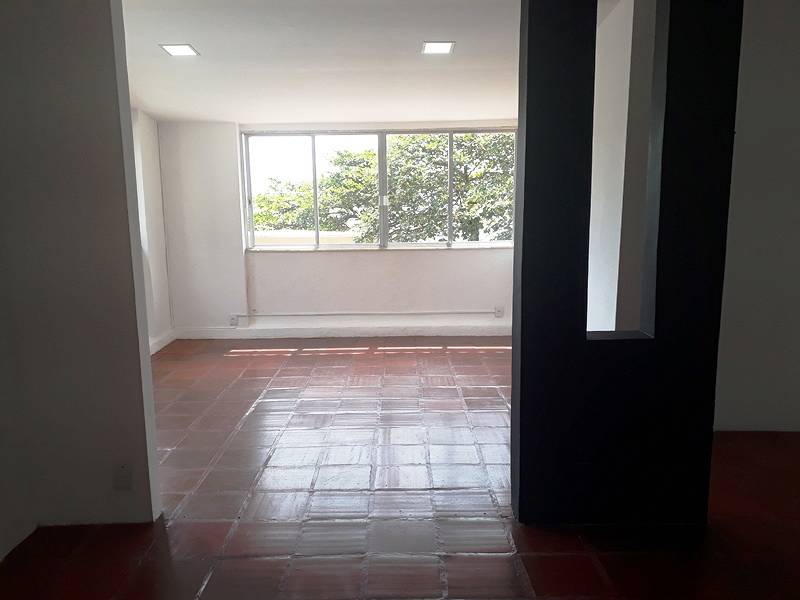 Foto 1 de Apartamento com 3 Quartos para alugar, 90m² em Urca, Rio de Janeiro