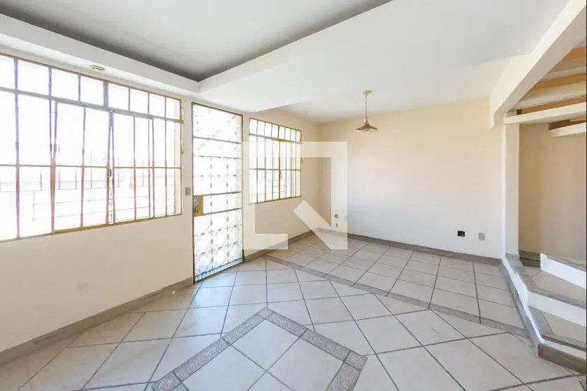 Foto 1 de Casa com 2 Quartos para alugar, 200m² em Caiçara Adeláide, Belo Horizonte