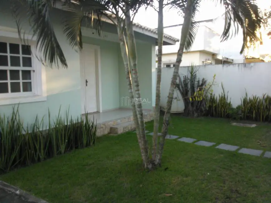 Foto 1 de Casa com 3 Quartos à venda, 100m² em Centro, Campos dos Goytacazes