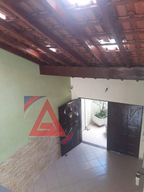 Foto 4 de Casa com 4 Quartos para alugar, 200m² em Quitaúna, Osasco