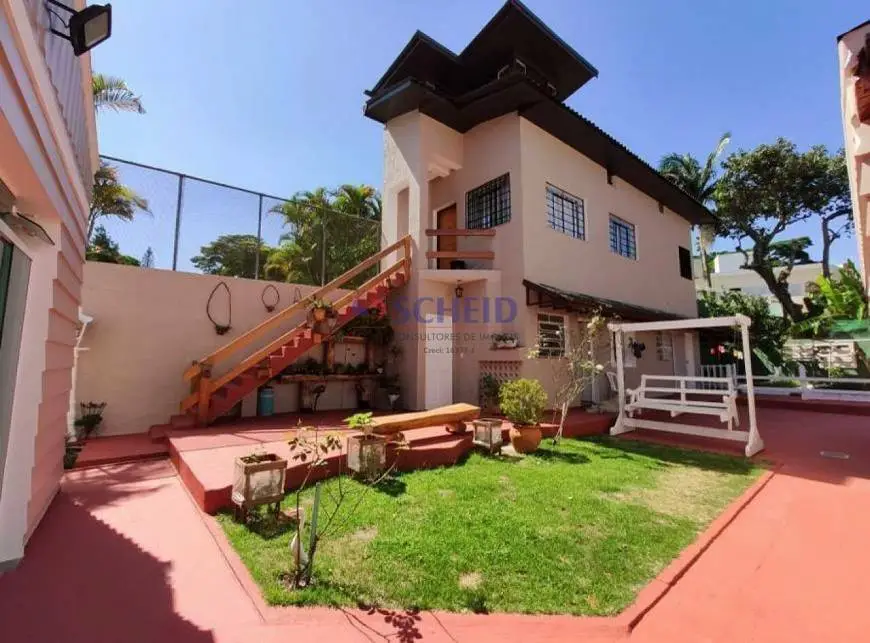Foto 3 de Casa com 6 Quartos para alugar, 450m² em Interlagos, São Paulo