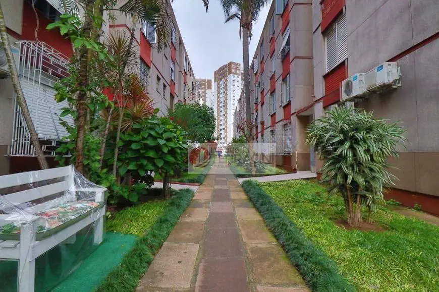 Foto 2 de Apartamento com 1 Quarto para alugar, 40m² em Jardim Itú Sabará, Porto Alegre