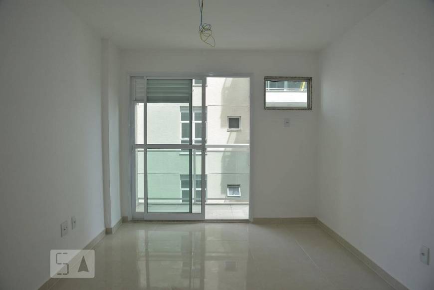 Foto 1 de Apartamento com 1 Quarto para alugar, 36m² em Taquara, Rio de Janeiro