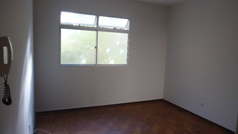 Foto 1 de Apartamento com 3 Quartos para alugar, 68m² em Santa Tereza, Belo Horizonte