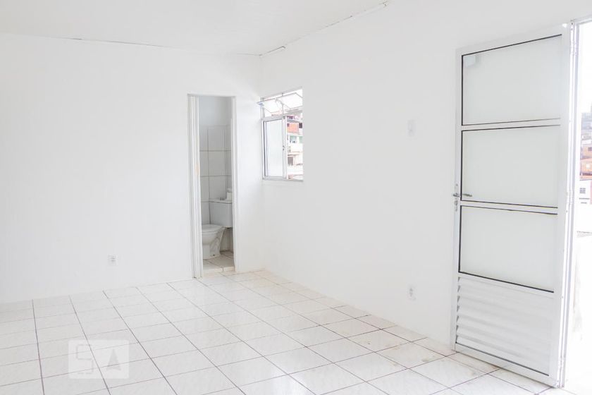 Foto 2 de Casa com 1 Quarto para alugar, 75m² em Daniel Lisboa, Salvador