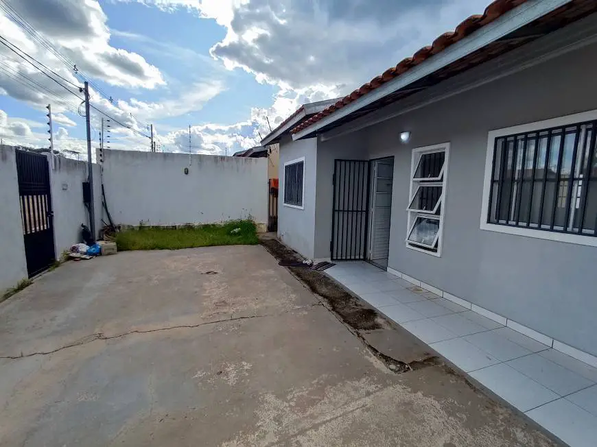 Foto 1 de Casa com 2 Quartos para alugar, 47m² em Vitória Régia, Várzea Grande