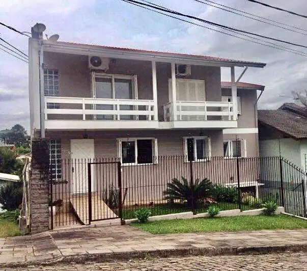 Foto 2 de Casa com 6 Quartos à venda, 363m² em Santa Catarina, Caxias do Sul