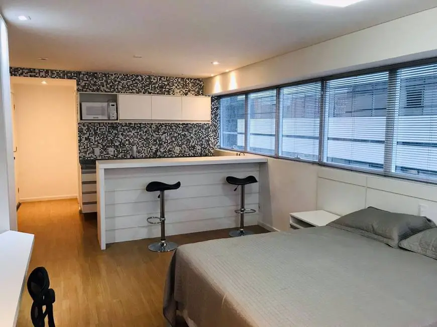Foto 1 de Apartamento com 1 Quarto para alugar, 34m² em Centro Cívico, Curitiba