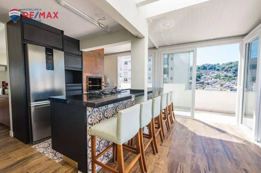 Foto 1 de Apartamento com 3 Quartos à venda, 201m² em Centro, Florianópolis