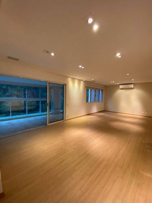 Foto 1 de Apartamento com 4 Quartos à venda, 208m² em Jardim Morumbi, São Paulo