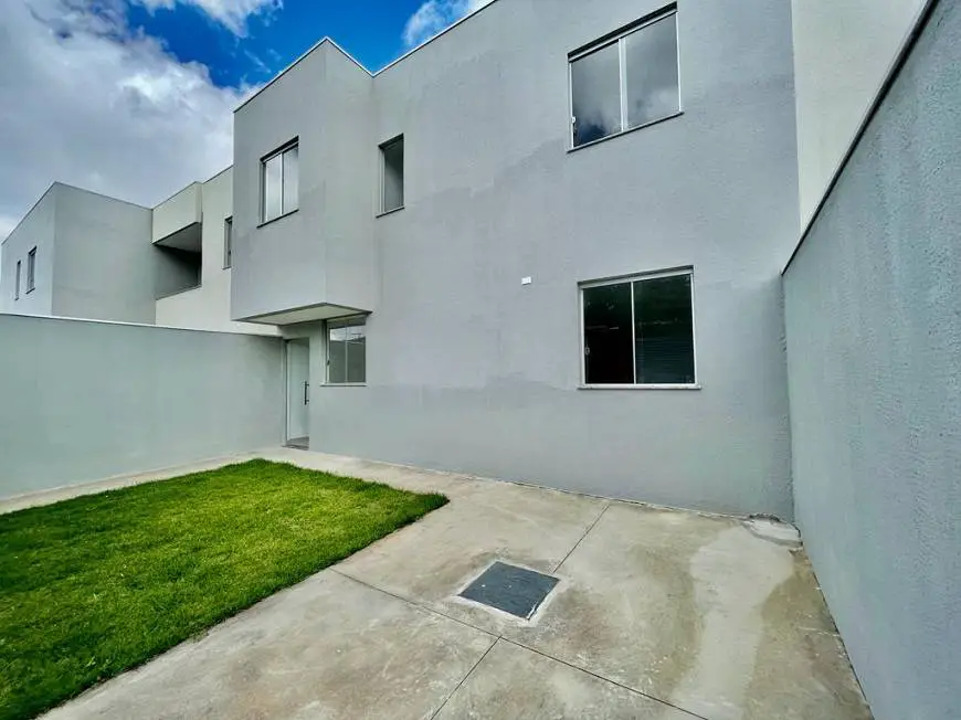 Foto 2 de Casa com 3 Quartos à venda, 90m² em Rio Branco, Belo Horizonte