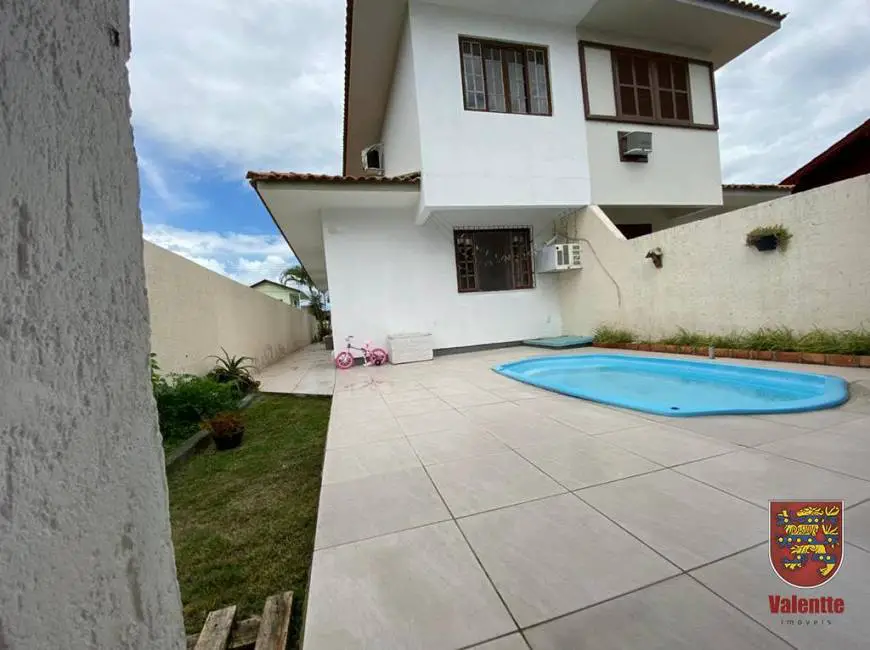 Foto 1 de Casa com 4 Quartos à venda, 94m² em Carianos, Florianópolis