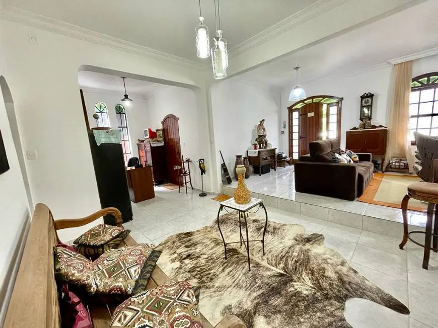 Foto 1 de Casa com 4 Quartos à venda, 241m² em Jaraguá, Belo Horizonte