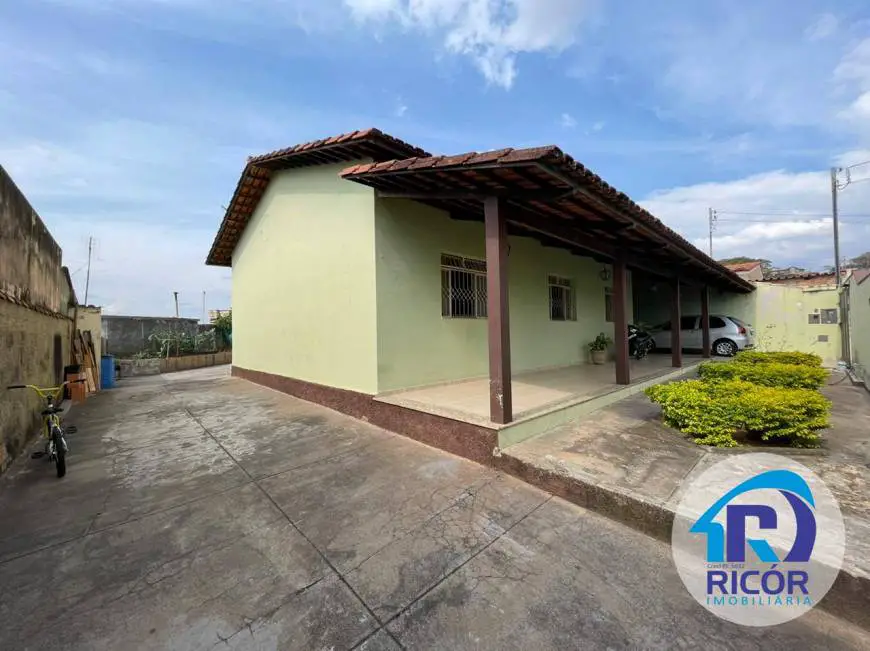 Foto 1 de Casa com 4 Quartos à venda, 236m² em Providencia, Pará de Minas