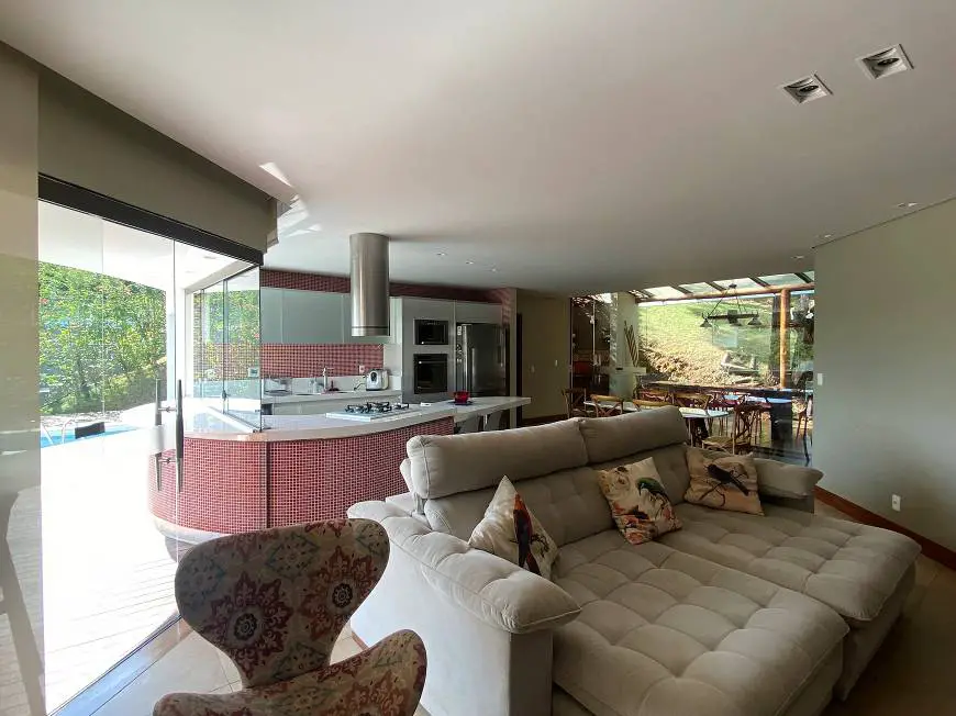 Foto 2 de Casa de Condomínio com 4 Quartos à venda, 274m² em Canto das Águas, Rio Acima