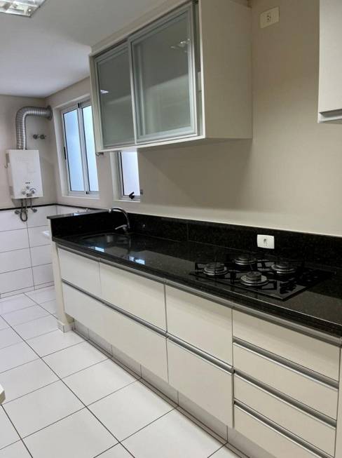 Foto 3 de Apartamento com 2 Quartos para alugar, 66m² em Vila Ipiranga, Londrina