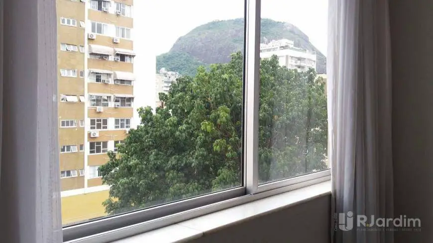 Foto 1 de Apartamento com 3 Quartos para alugar, 70m² em Jardim Botânico, Rio de Janeiro