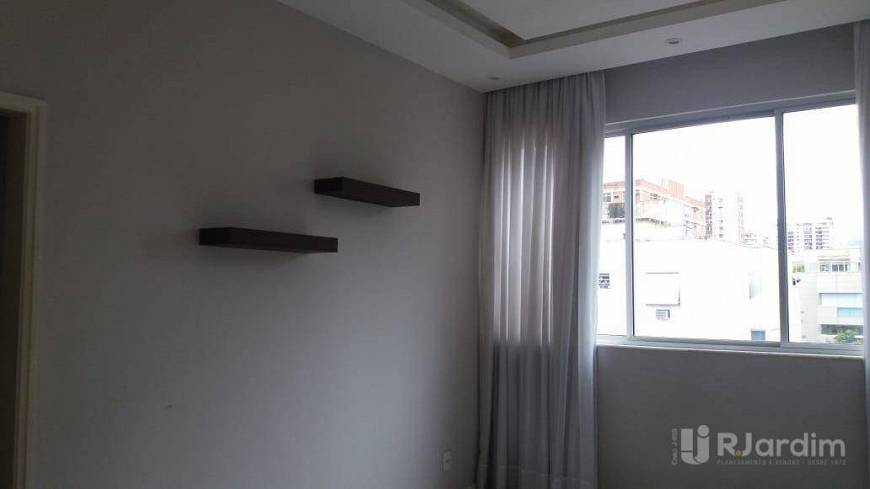Foto 3 de Apartamento com 3 Quartos para alugar, 70m² em Jardim Botânico, Rio de Janeiro