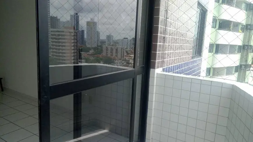 Foto 5 de Apartamento com 3 Quartos para alugar, 76m² em Madalena, Recife