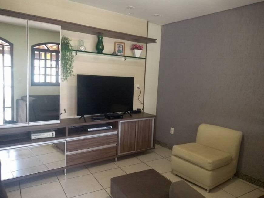 Foto 1 de Casa com 2 Quartos à venda, 200m² em Eymard, Belo Horizonte