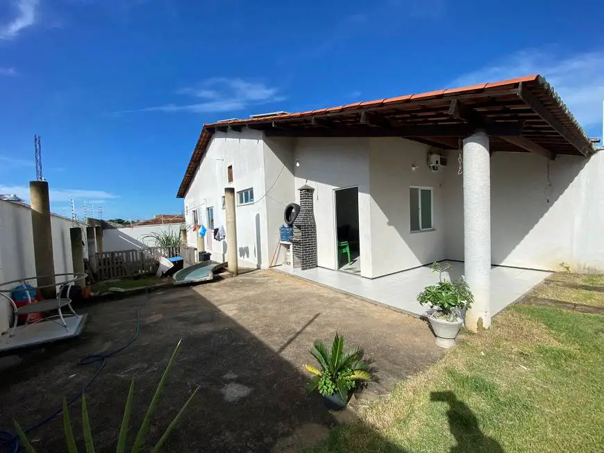 Foto 2 de Casa com 2 Quartos à venda, 72m² em Jardim Bandeirante, Maracanaú