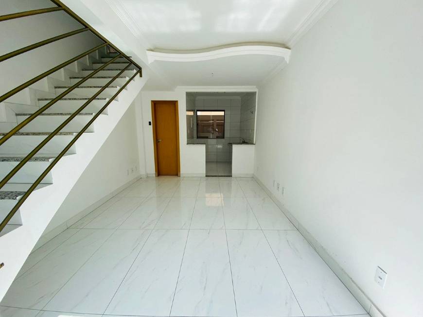 Foto 2 de Casa com 2 Quartos à venda, 70m² em Piratininga Venda Nova, Belo Horizonte