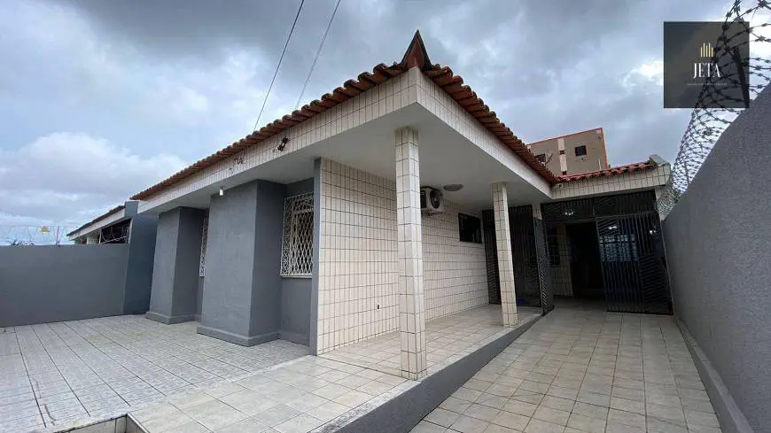 Foto 1 de Casa com 3 Quartos à venda, 200m² em Presidente Kennedy, Fortaleza