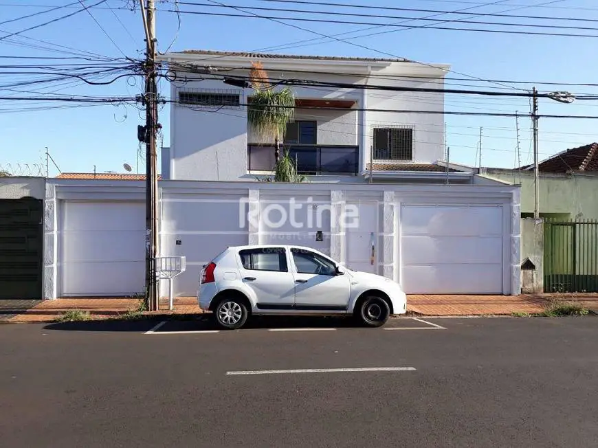 Foto 1 de Casa com 4 Quartos para alugar, 200m² em Martins, Uberlândia