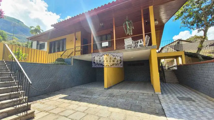 Foto 1 de Casa com 5 Quartos à venda, 550m² em Iúcas, Teresópolis